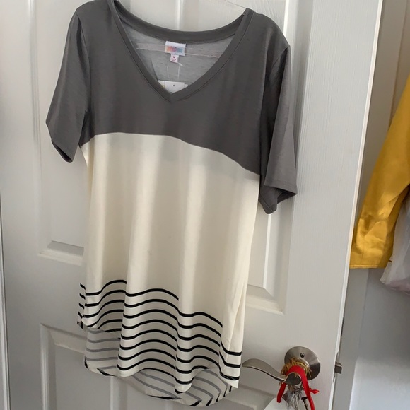 NWT- lularoe high low iris top - Picture 1 of 1